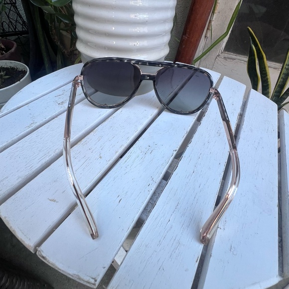 QuayAustralia High Profile Sunglasses - Picture 5 of 11